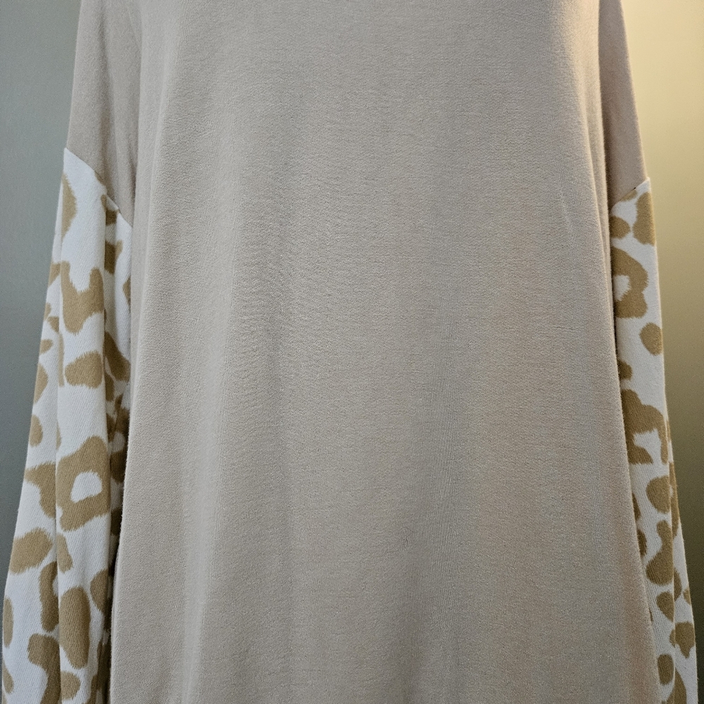 BiBi Beige Criss-Cross Neck Women's Sweater Animal Print Sleeves Medium M - Picture 3 of 11